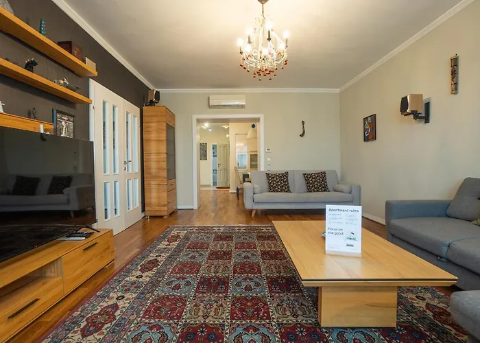 With A Balcony - 15 Min To City Center *