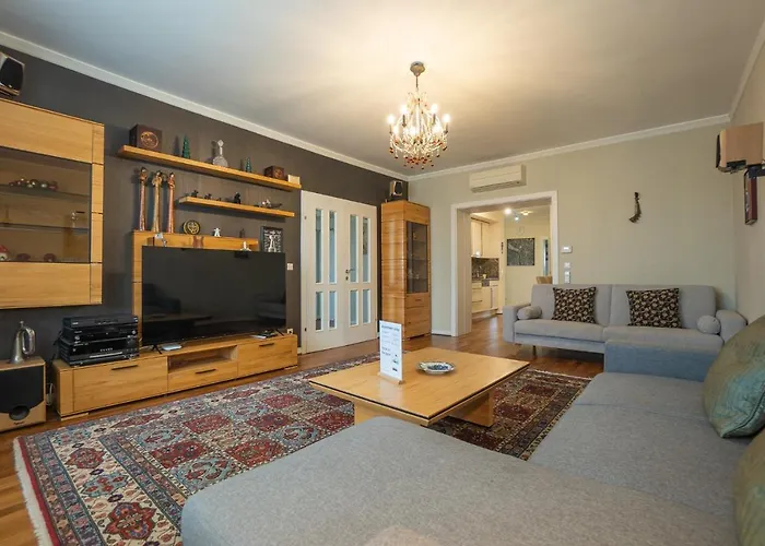 With A Balcony - 15 Min To City Center