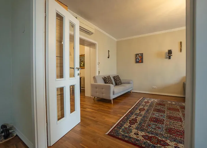 With A Balcony - 15 Min To City Center *