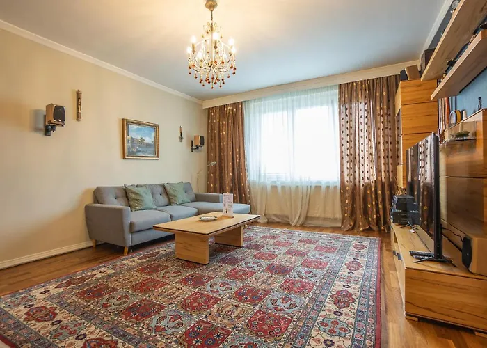 With A Balcony - 15 Min To City Center Apartamento *