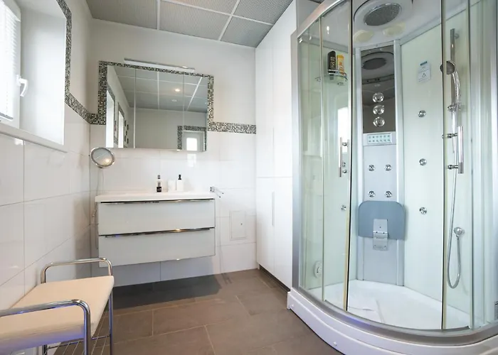 With A Balcony - 15 Min To City Center Apartamento *