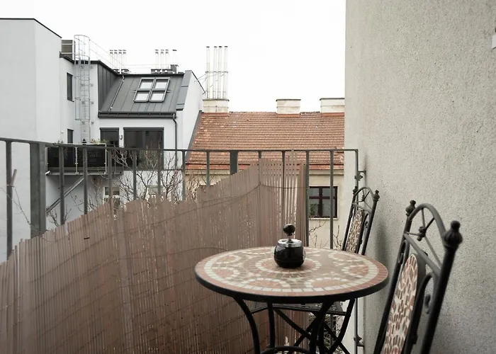 With A Balcony - 15 Min To City Center Apartamento Viena