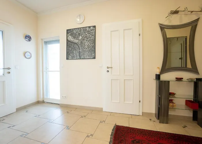 With A Balcony - 15 Min To City Center Viena