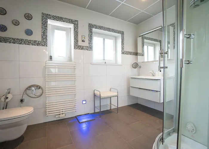 With A Balcony - 15 Min To City Center Viena