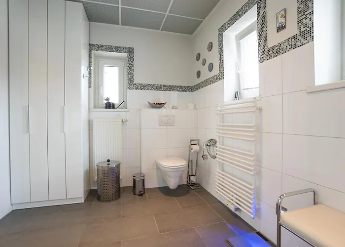 With A Balcony - 15 Min To City Center *