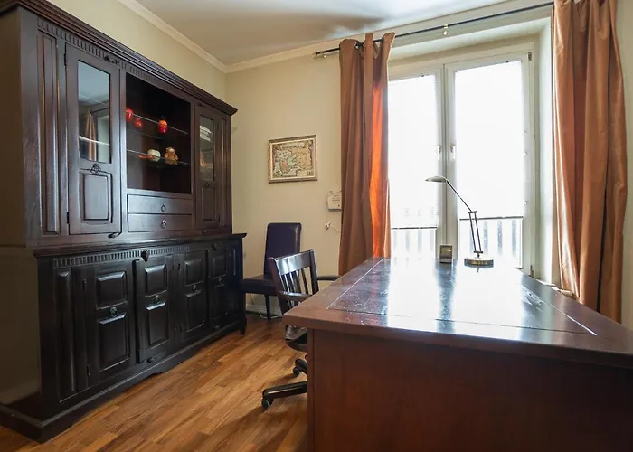 With A Balcony - 15 Min To City Center *