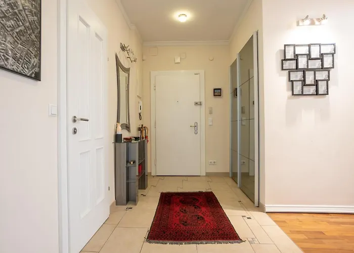 With A Balcony - 15 Min To City Center Viena